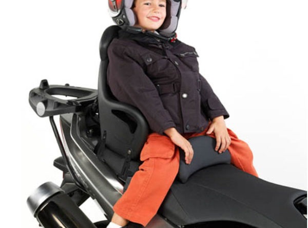 âge minimum enfant derrière moto et scooter