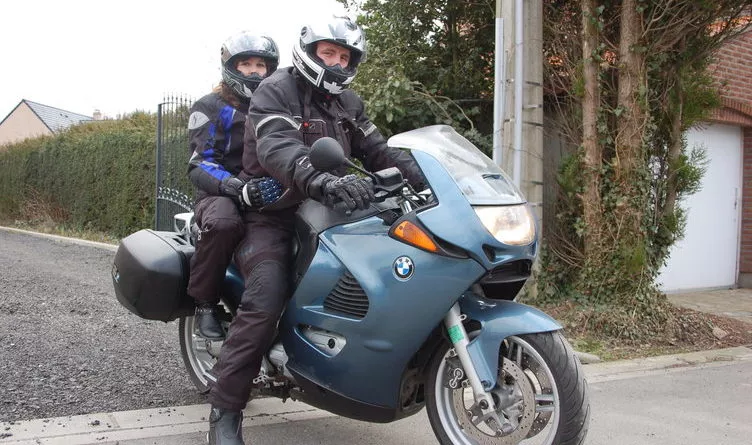 signes en moto motard