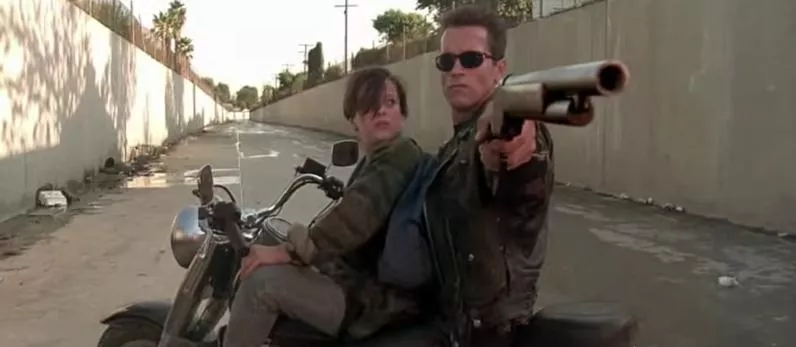 poursuite en moto Terminator